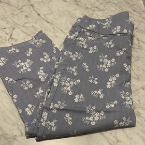 Kim Rogers Capris Size 14 Blue with white flowers and stripes